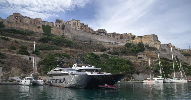 Ce qui abîme vraiment les remparts (et pourquoi la restauration est si délicate)
