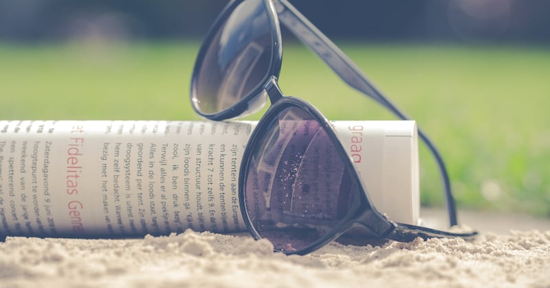 Destinations et bons plans : lire un magazine voyage sans se tromper